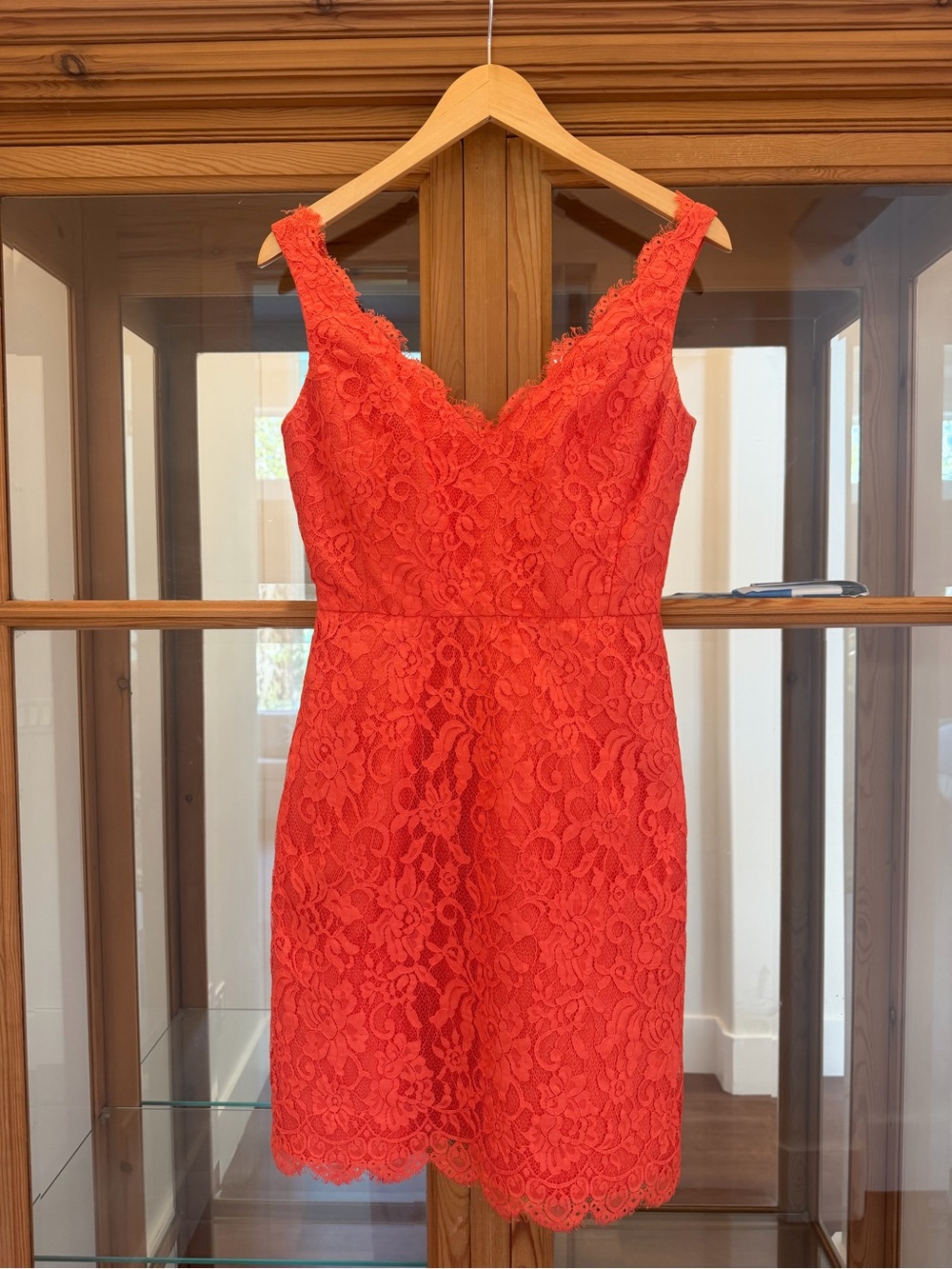 Monique Lhuillier Coral Lace V‑Neck Sleeveless Mini Dress